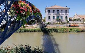La Passerelle Du Canal